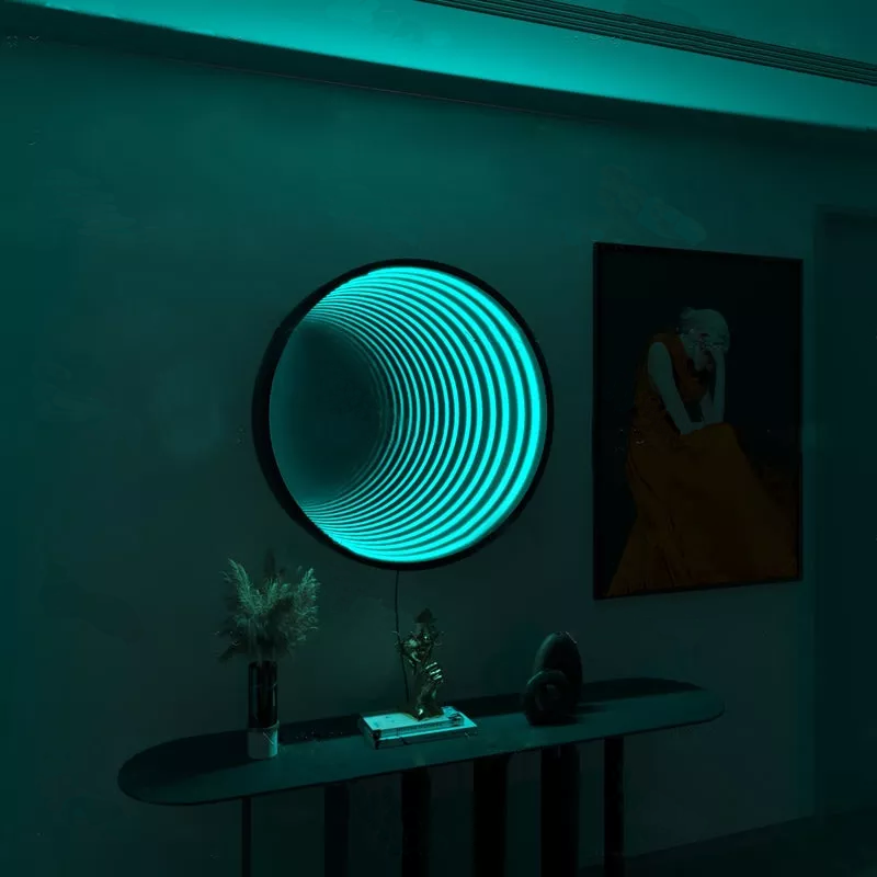 Circular Infinity Mirror with Dynamic Scenes – Sensorio